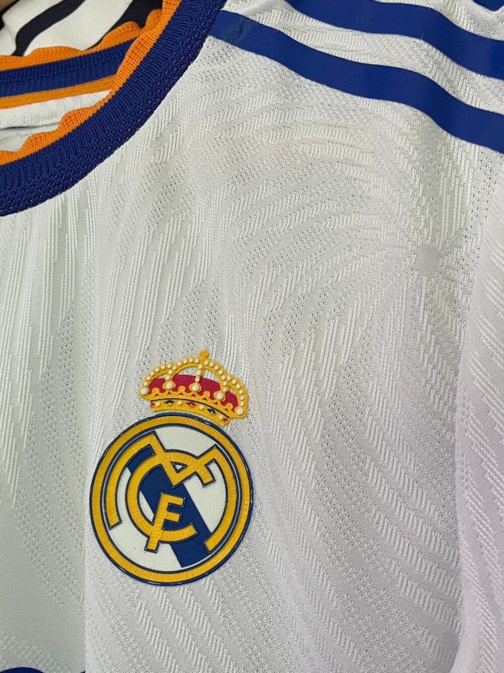 Real Madrid Benzema Emirates Fly Better Jersey - Picture 7 of 13